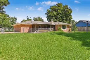 111 Southern Oaks Dr, Lake Jackson, TX 77566 - Photo 37