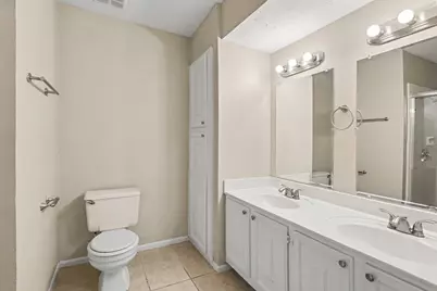 62 W Timberspire Court, The Woodlands, TX 77380 - Photo 17