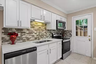 7939 Kendalia Dr, Houston, TX 77036 - Photo 19
