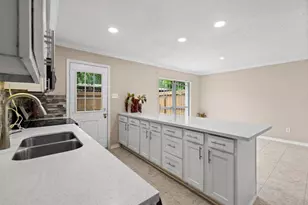 7939 Kendalia Dr, Houston, TX 77036 - Photo 17