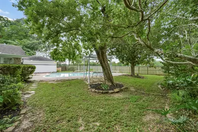 110 Ridgemont Drive, Alvin, TX 77511 - Photo 37