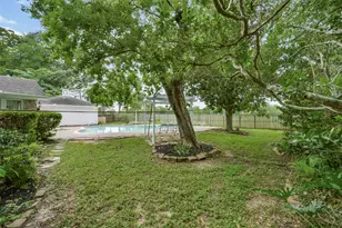 110 Ridgemont Dr, Alvin, TX 77511 - Photo 37
