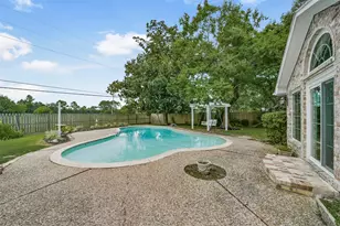 110 Ridgemont Dr, Alvin, TX 77511 - Photo 39