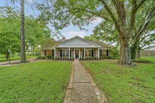 110 Ridgemont Dr, Alvin, TX 77511 - Photo 3