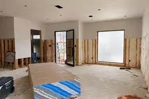 819 E 33rd St, Houston, TX 77022 - Photo 5