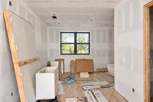 819 E 33rd St, Houston, TX 77022 - Photo 9