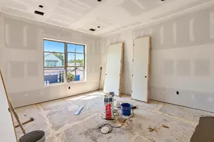 819 E 33rd St, Houston, TX 77022 - Photo 11