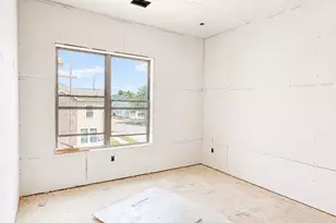 819 E 33rd St, Houston, TX 77022 - Photo 13