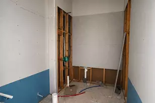 819 E 33rd St, Houston, TX 77022 - Photo 15