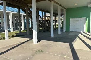 1327 Emerald Dr, Crystal Beach, TX 77650 - Photo 11