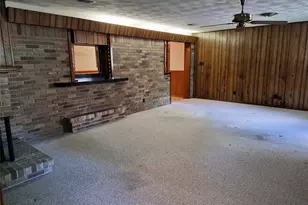 613 Southside Dr, Angleton, TX 77515 - Photo 11