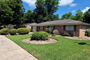 613 Southside Dr, Angleton, TX 77515 - Photo 41