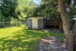 613 Southside Dr, Angleton, TX 77515 - Photo 37