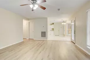 10 E Trillium Cir, The Woodlands, TX 77381 - Photo 15