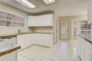 10 E Trillium Cir, The Woodlands, TX 77381 - Photo 9