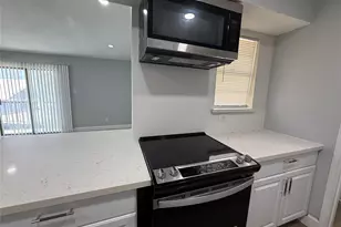 9550 Deering Dr, Houston, TX 77036 - Photo 9