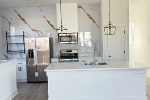 7948 Betty Boop St, Houston, TX 77028 - Photo 3