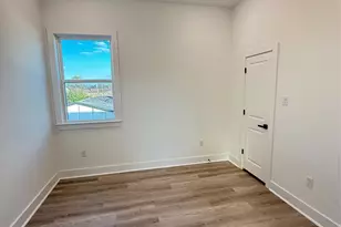 7948 Betty Boop St, Houston, TX 77028 - Photo 5