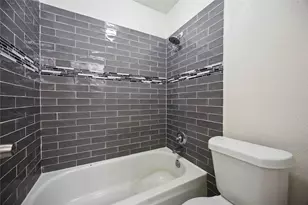 13895 Hollowgreen Dr, Houston, TX 77082 - Photo 19