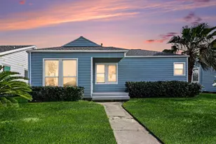 4805 Alamo Dr, Galveston, TX 77551 - Photo 1