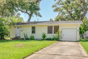 212 Winding Way St, Lake Jackson, TX 77566 - Photo 1