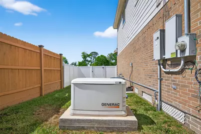 8014 Royalwood Drive, Houston, TX 77049 - Photo 29