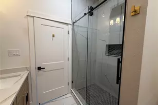 8011 Cora St, Houston, TX 77088 - Photo 9