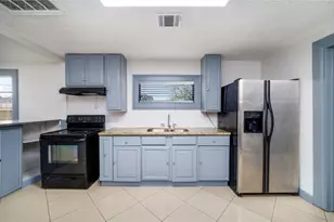 9201 Klondike St, Houston, TX 77075 - Photo 11
