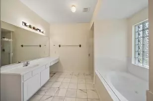 8402 Hunters Village Dr, Humble, TX 77346 - Photo 5