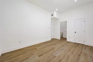 8123 Betty Boop St, Houston, TX 77028 - Photo 9