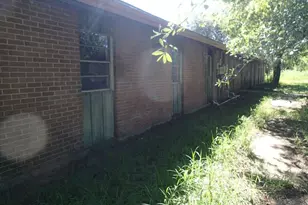 1015 N Liberty St, El Campo, TX 77437 - Photo 3