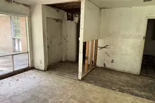 1015 N Liberty St, El Campo, TX 77437 - Photo 13