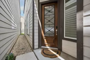 1135 Aurora St, Houston, TX 77009 - Photo 3