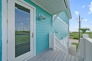 723 Seaside Dr, Crystal Beach, TX 77650 - Photo 5