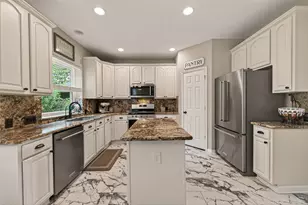 623 Deer Hollow Dr, Sugar Land, TX 77479 - Photo 9