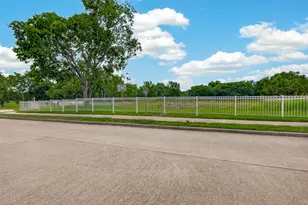 623 Deer Hollow Dr, Sugar Land, TX 77479 - Photo 23