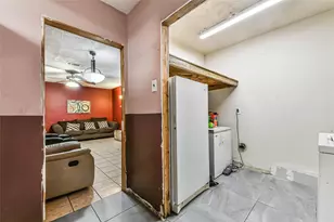 10438 Caxton St, Houston, TX 77016 - Photo 9
