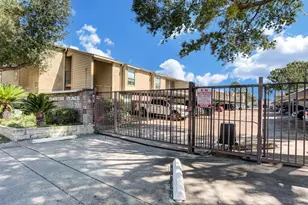 700 Thicket Ln, Houston, TX 77079 - Photo 15
