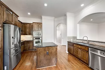 7827 Shady Villa Cove, Houston, TX 77055 - Photo 7