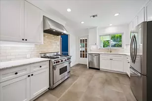2038 McClendon St, Houston, TX 77030 - Photo 7