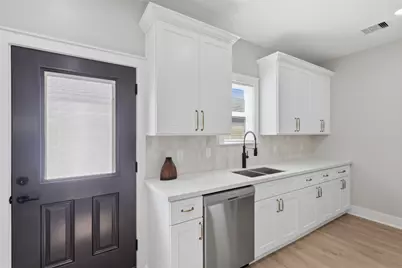 5034 Mallow Street, Houston, TX 77033 - Photo 9