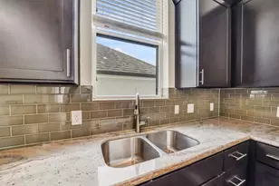 5526 Darling St, Houston, TX 77007 - Photo 9