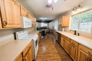 1809 N Roberson St, Conroe, TX 77301 - Photo 7