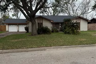 2612 Lake Park Dr Dr, La Marque, TX 77568 - Photo 1