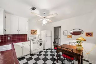 2114 Saxon Dr, Houston, TX 77018 - Photo 9