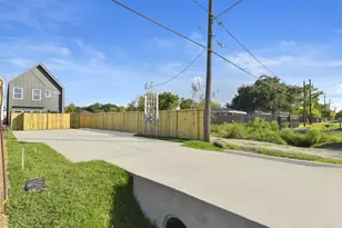6004 Bacher St, Houston, TX 77028 - Photo 33