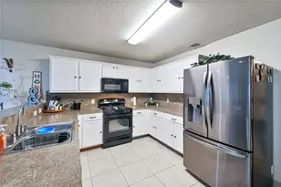 8011 Sumal Cir, Baytown, TX 77521 - Photo 5