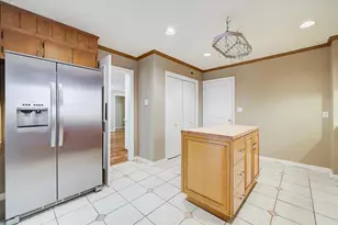 2401 Maconda Ln, Houston, TX 77027 - Photo 9