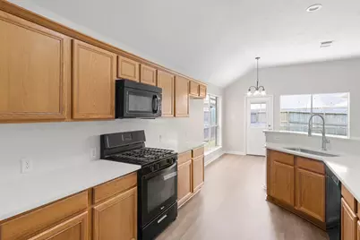 300 Spencer Landing E, La Porte, TX 77571 - Photo 11