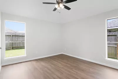 300 Spencer Landing E, La Porte, TX 77571 - Photo 13